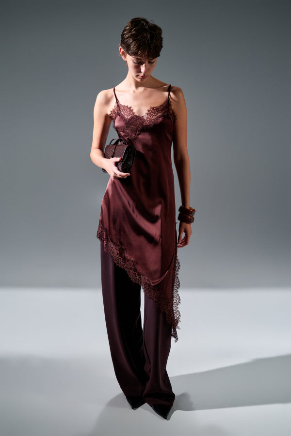 LACE STATEMENT DRESS - BORDEAUX