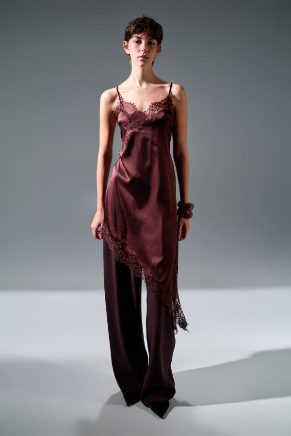 LACE STATEMENT DRESS - BORDEAUX